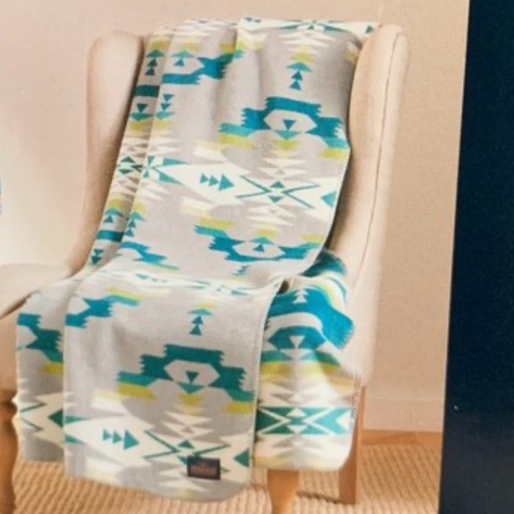 Pendleton Home Collection Reversible Jacquard Classic Throw Blanket Geometric